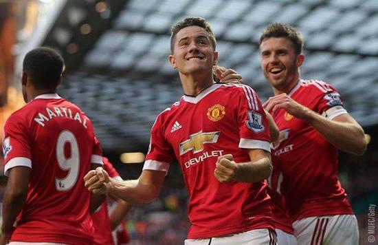 以由特伦特 以由特伦特